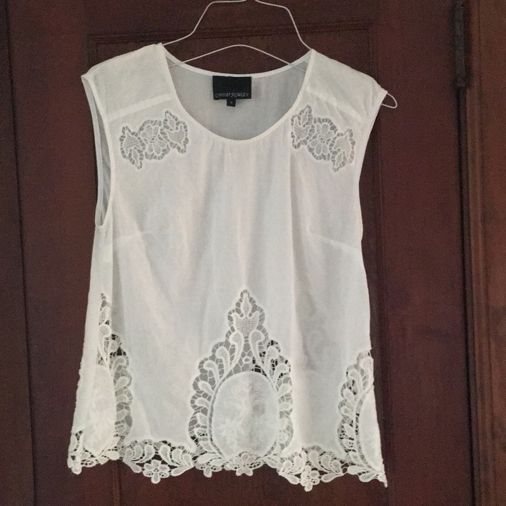 Cotton cutout top in 100% cotton!